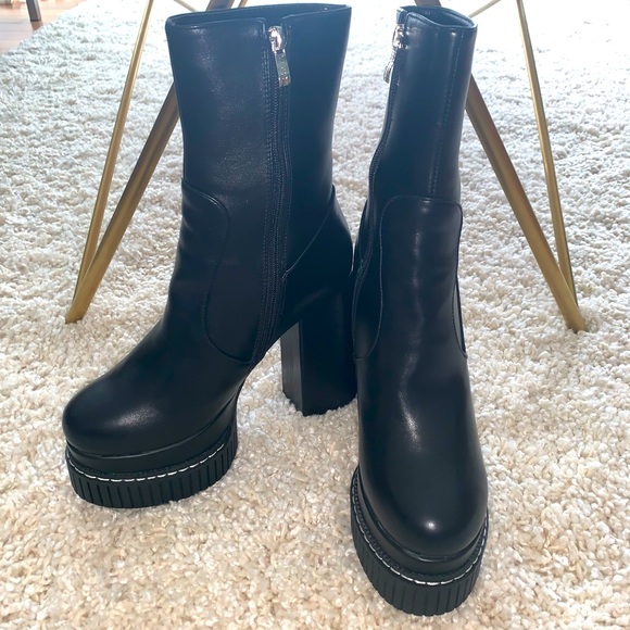 Black Platform Boots - Picture 2 of 2